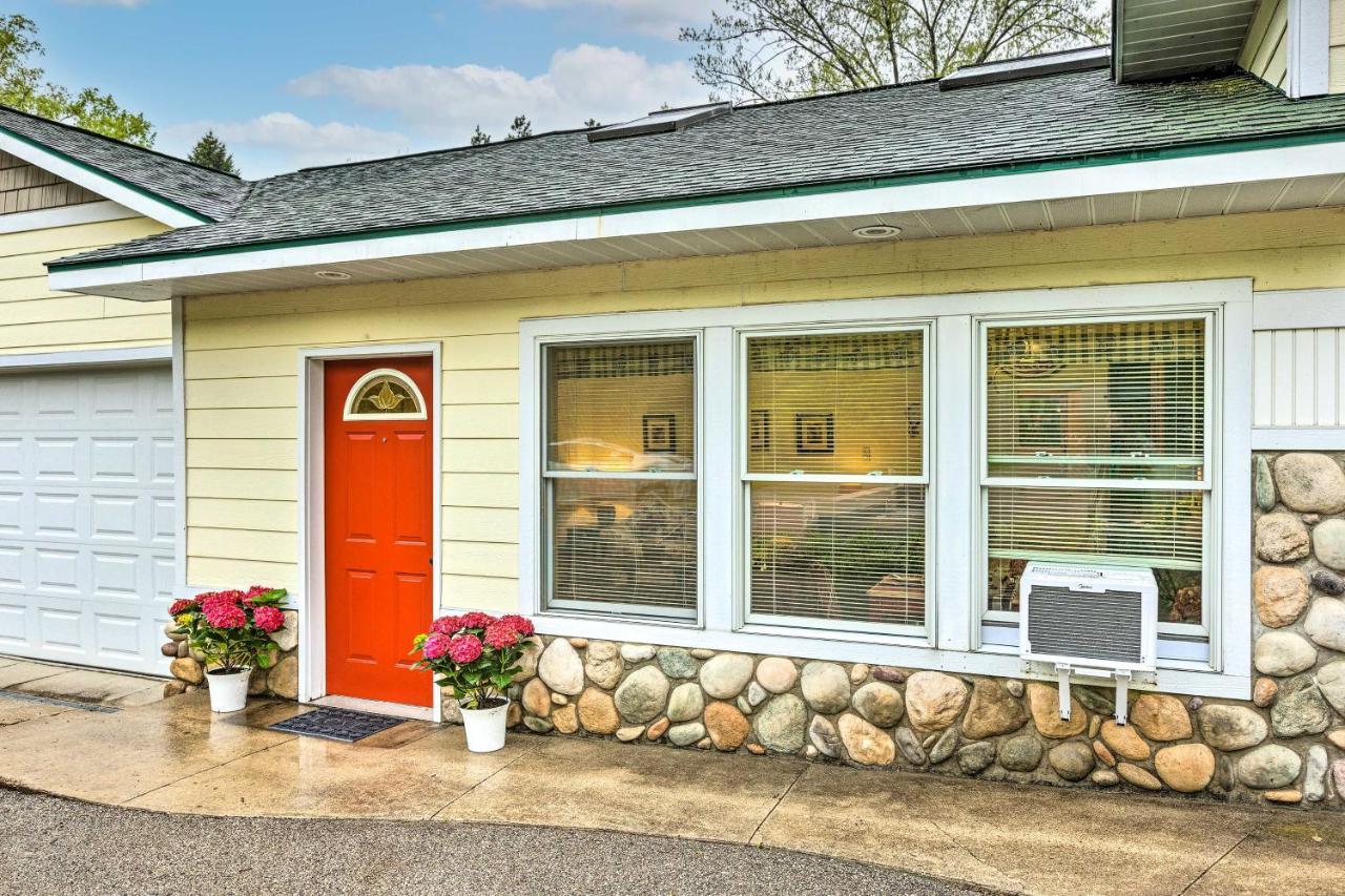 Couples Haven In Frankfort By Lake, Trails And Dtwn Exterior foto